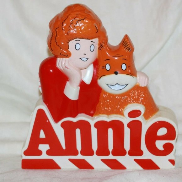 1981  LITTLE ORPHAN  ANNIE DOG SANDY AM TRANSISTOR RADIO WORKING CONDITION - Picture 1 of 3